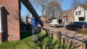 Schoorsteen onderhoud Capelle aan den IJssel ladder bus